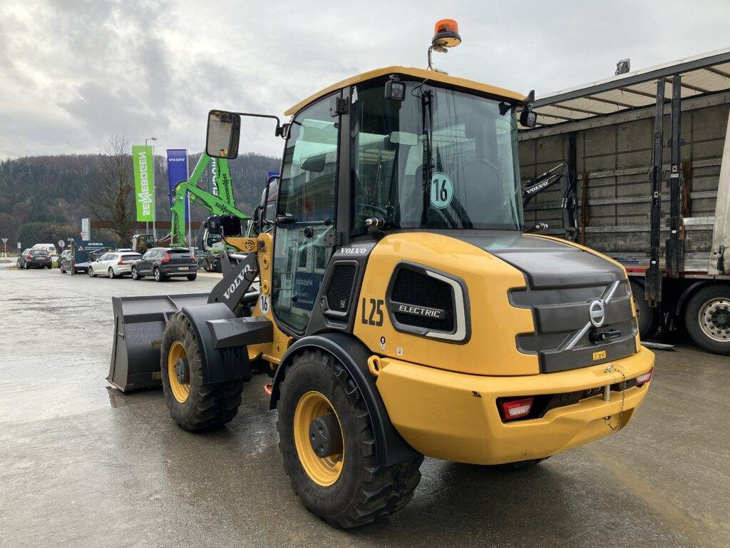 Volvo JL25H Electric - Minipala: foto 3 Volvo JL25H Electric - Minipala: foto 3