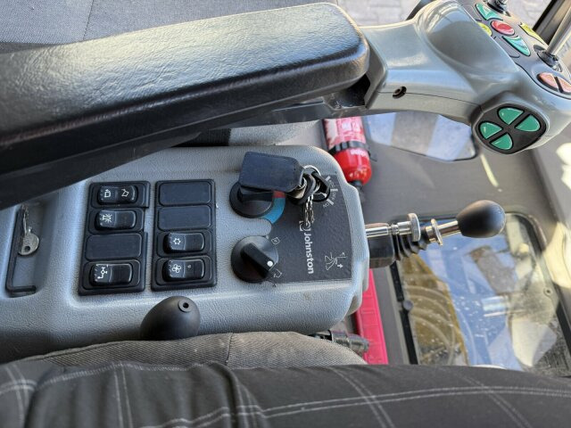 Andere Johnston C202 Kleinkehrmaschine 2 M³ - 6.000 h - Spazzatrice stradale: foto 5 Andere Johnston C202 Kleinkehrmaschine 2 M³ - 6.000 h - Spazzatrice stradale: foto 5