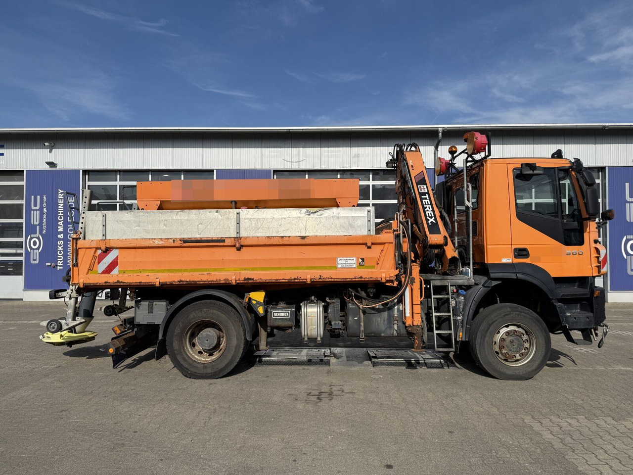 Iveco TRAKKER Kipper Kran TEREX 85.2 Salzstreuer - Camion con gru: foto 2 Iveco TRAKKER Kipper Kran TEREX 85.2 Salzstreuer - Camion con gru: foto 2