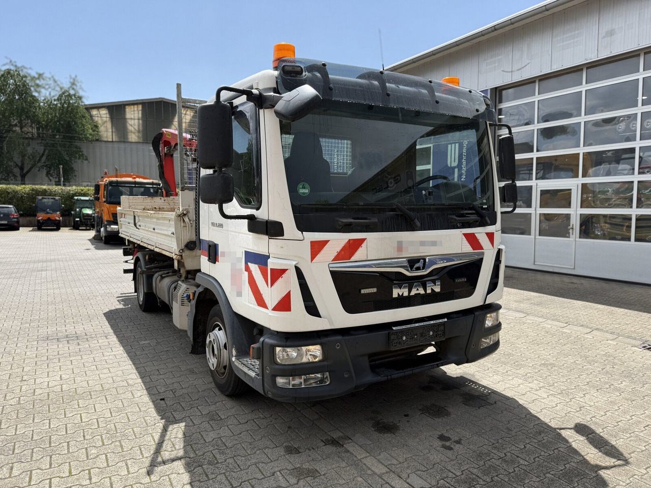 MAN TGL 8.220 4x2 Kipper Kran Palfinger 7.001-K A - Furgone ribaltabile: foto 1 MAN TGL 8.220 4x2 Kipper Kran Palfinger 7.001-K A - Furgone ribaltabile: foto 1