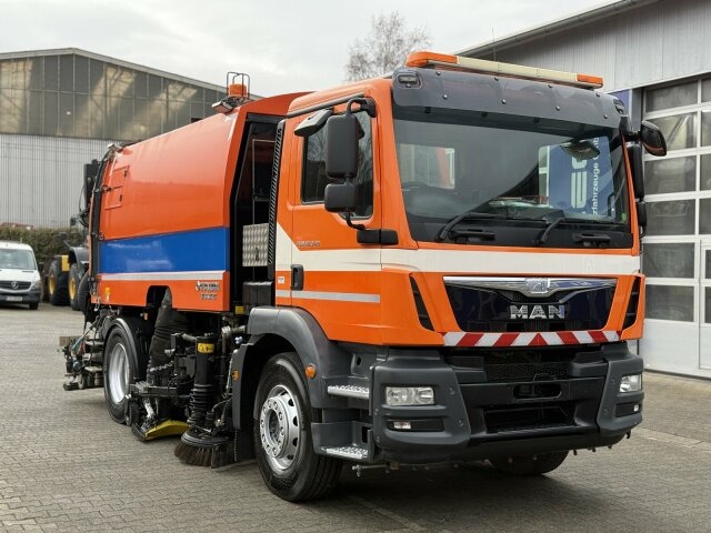 MAN TGM 18.340 Kehrmaschine FAUN VIAJET 6 HD 200 bar - Spazzatrice stradale: foto 1 MAN TGM 18.340 Kehrmaschine FAUN VIAJET 6 HD 200 bar - Spazzatrice stradale: foto 1