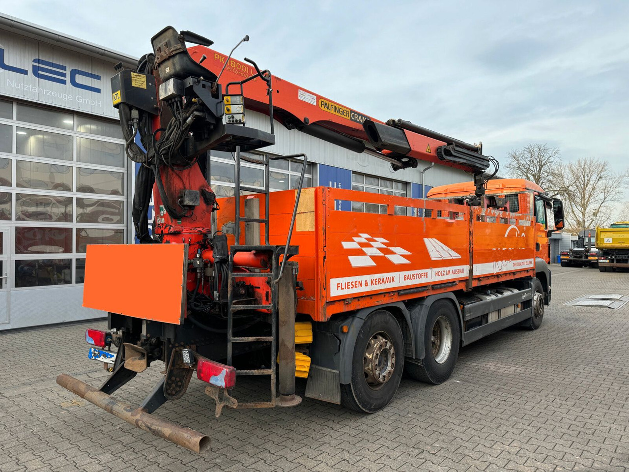 MAN TGS 26.400 6x2 Pritsche Kran Palfinger PK 18001L - Camion con gru: foto 3 MAN TGS 26.400 6x2 Pritsche Kran Palfinger PK 18001L - Camion con gru: foto 3