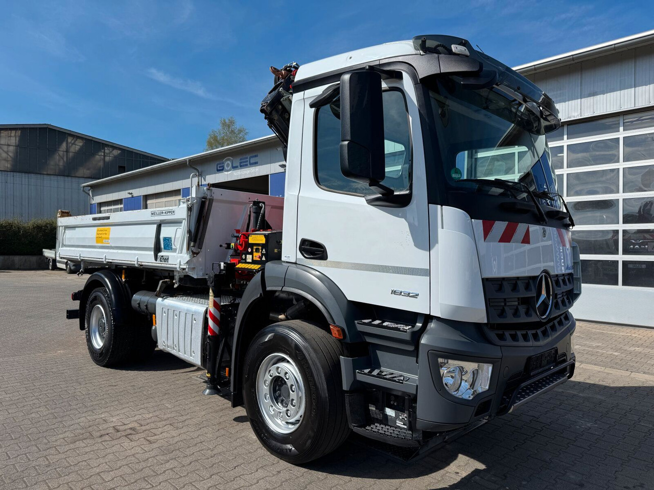 Mercedes-Benz AROCS 1832 4x2 Euro 6 Kipper Kran FASSI F120FB - Camion con gru: foto 1 Mercedes-Benz AROCS 1832 4x2 Euro 6 Kipper Kran FASSI F120FB - Camion con gru: foto 1