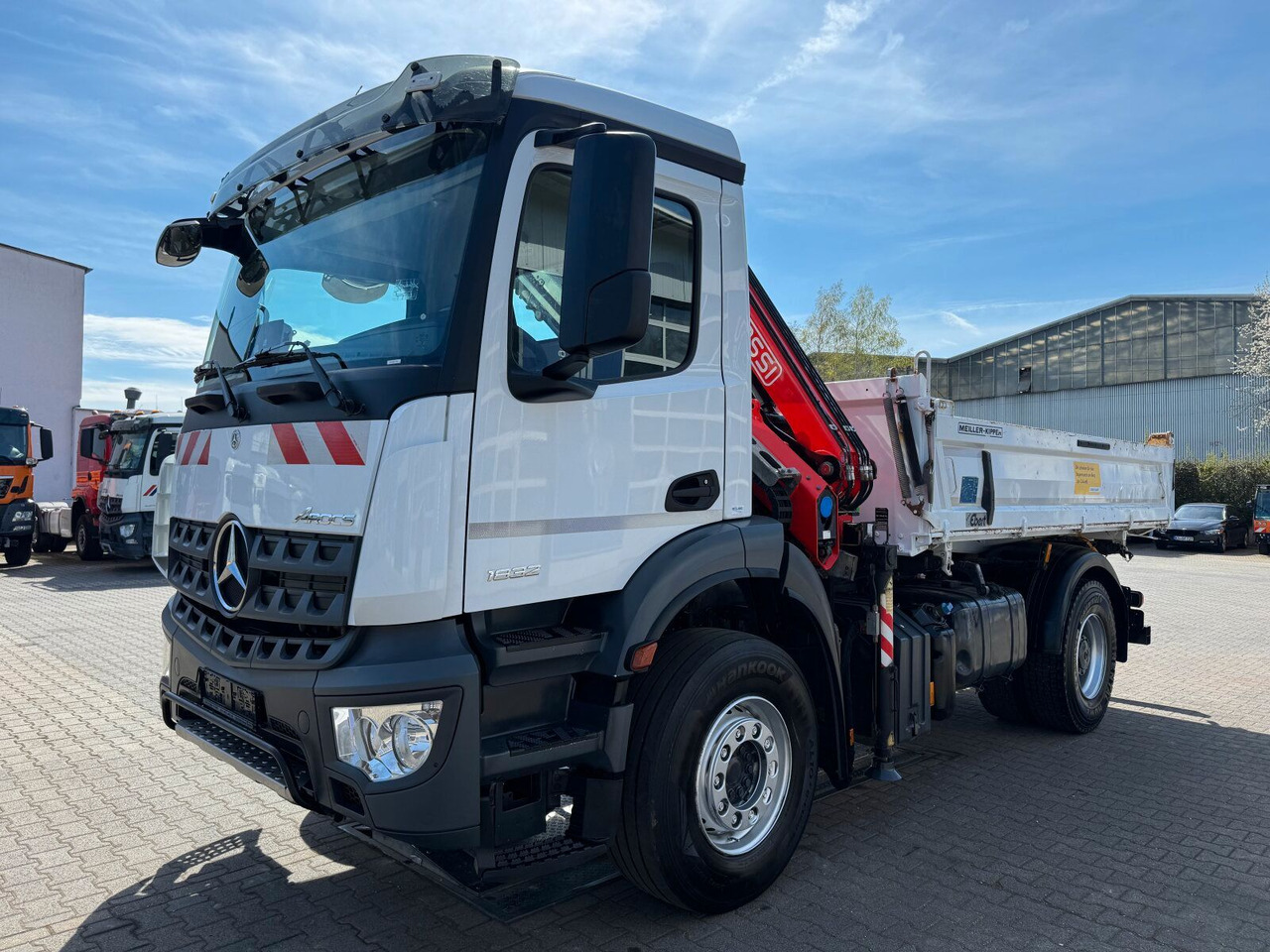 Mercedes-Benz AROCS 1832 4x2 Euro 6 Kipper Kran FASSI F120FB - Camion con gru: foto 2 Mercedes-Benz AROCS 1832 4x2 Euro 6 Kipper Kran FASSI F120FB - Camion con gru: foto 2