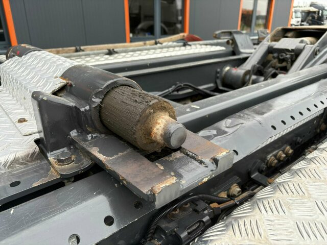Mercedes-Benz Arocs 4145 8x4 Abrollkipper MEILLER RS 26.60L - Autocarro scarrabile: foto 4 Mercedes-Benz Arocs 4145 8x4 Abrollkipper MEILLER RS 26.60L - Autocarro scarrabile: foto 4