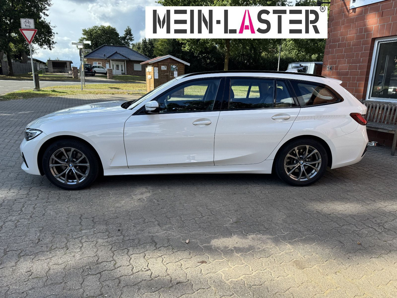 BMW 320 d xDrive touring Sport Line shadow AHK - Station wagon: foto 4 BMW 320 d xDrive touring Sport Line shadow AHK - Station wagon: foto 4