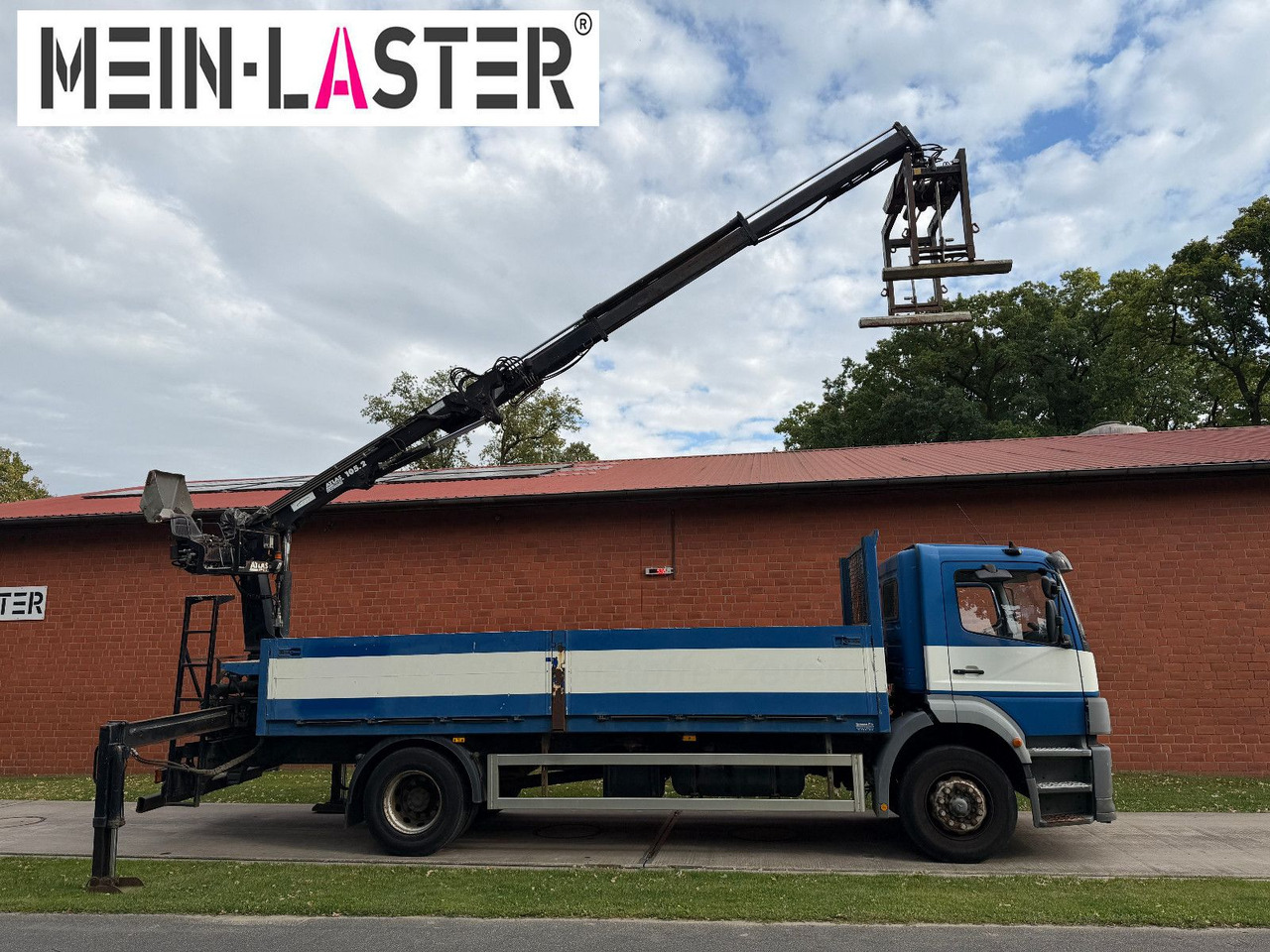 Autocarro con pianale/ Cassone fisso, Camion con gru Mercedes-Benz 1823 Atego Atlas 105.2 1.Hand nur 226.000 km: foto 11