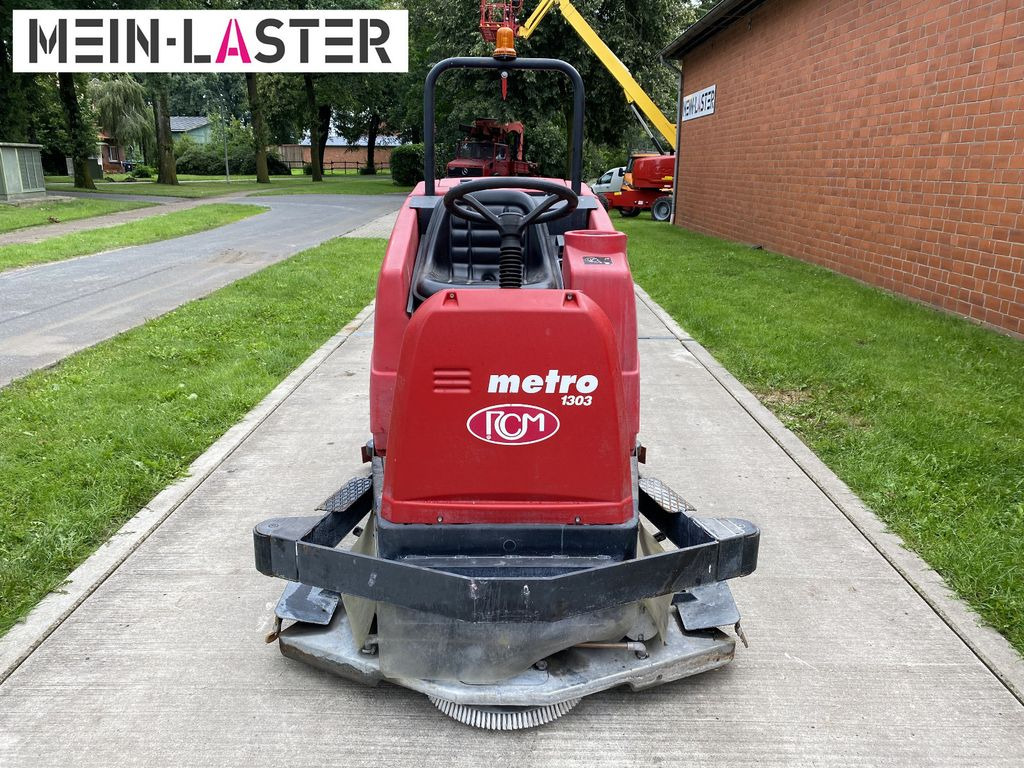 RCM Metro 1303 N Scheuersaugmaschine /3x Teller RCM Metro 1303 N Scheuersaugmaschine /3x Teller - Lavasciuga pavimenti industriale: foto 2 RCM Metro 1303 N Scheuersaugmaschine /3x Teller RCM Metro 1303 N Scheuersaugmaschine /3x Teller - Lavasciuga pavimenti industriale: foto 2