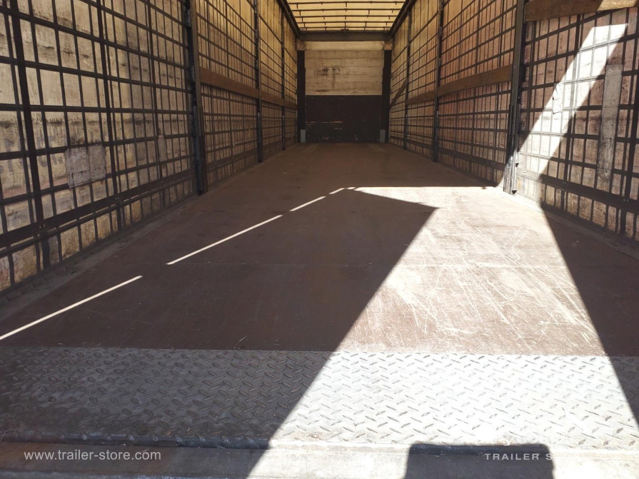 SCHMITZ Curtainsider Standard - Semirimorchio centinato: foto 3 SCHMITZ Curtainsider Standard - Semirimorchio centinato: foto 3