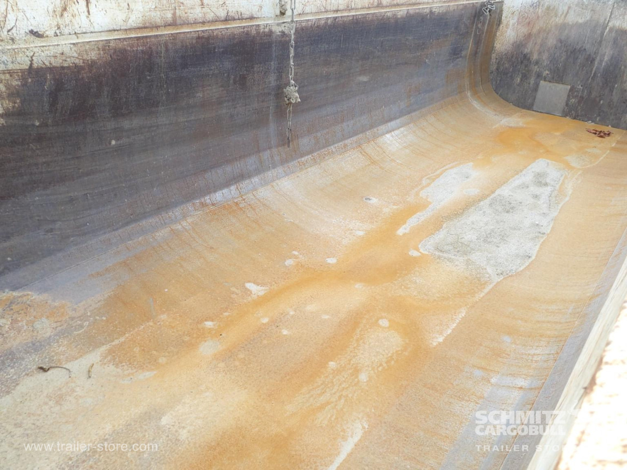 SCHMITZ Tipper Steel half pipe body 26m³ - Semirimorchio ribaltabile: foto 2 SCHMITZ Tipper Steel half pipe body 26m³ - Semirimorchio ribaltabile: foto 2
