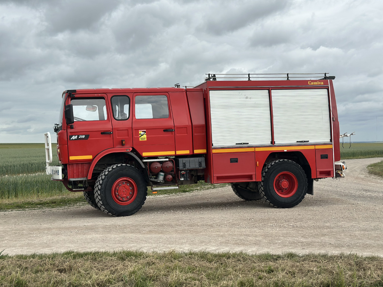 RENAULT M210 - Camion cisterna: foto 3 RENAULT M210 - Camion cisterna: foto 3