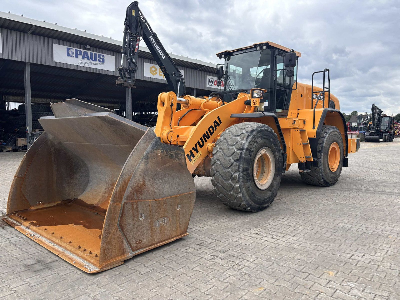 Hyundai HL975 - Pala gommata: foto 1 Hyundai HL975 - Pala gommata: foto 1
