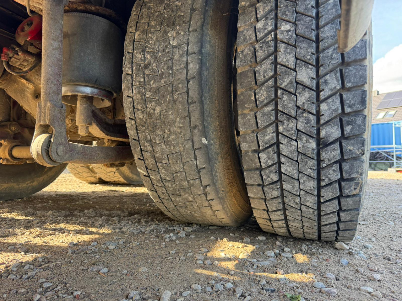 Autocarro con pianale/ Cassone fisso, Camion con gru MAN 26.403 6x4: foto 11