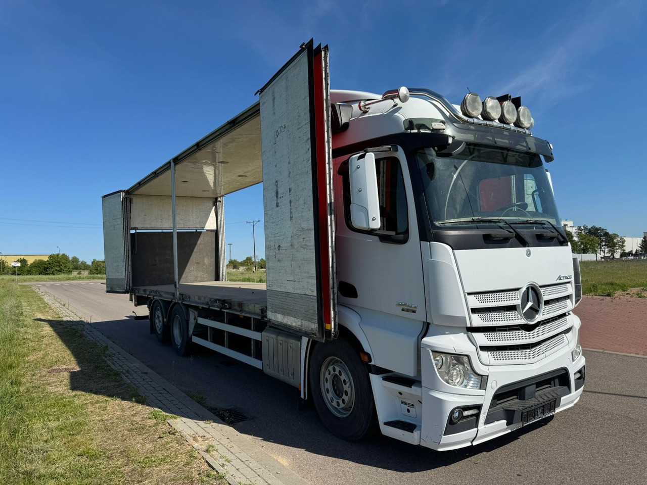 MERCEDES-BENZ ACTROS 2542 - Autocarro furgonato: foto 3 MERCEDES-BENZ ACTROS 2542 - Autocarro furgonato: foto 3