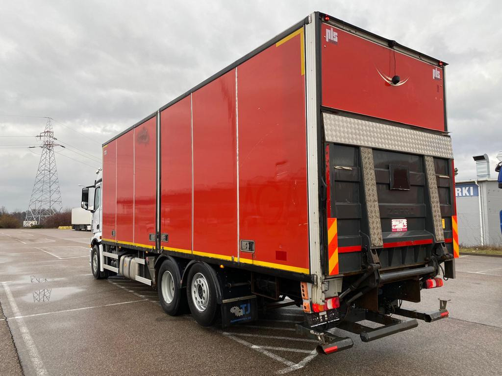 MERCEDES-BENZ ACTROS 2542 - Autocarro furgonato: foto 4 MERCEDES-BENZ ACTROS 2542 - Autocarro furgonato: foto 4