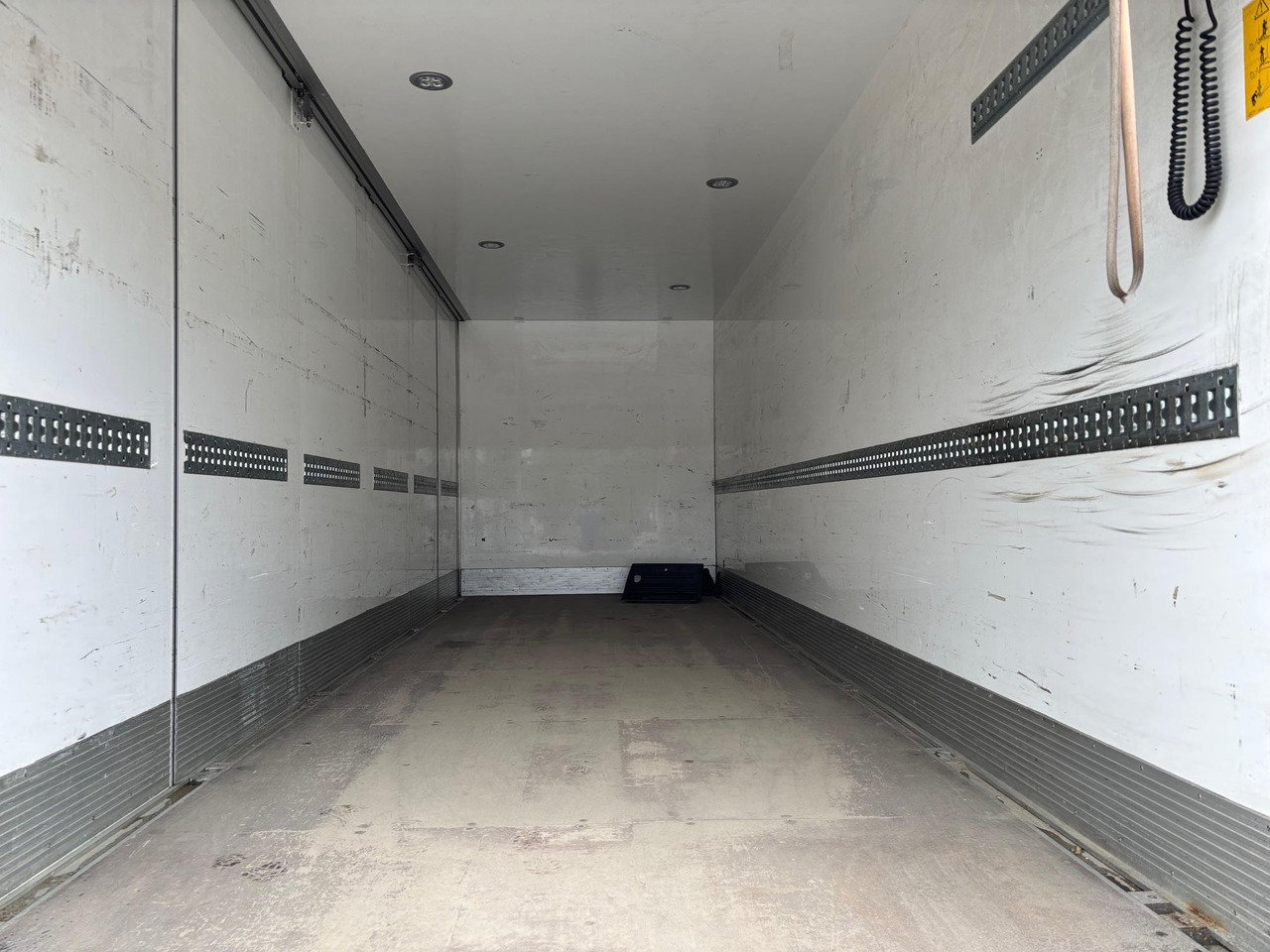 Autocarro furgonato RENAULT D WIDE 320: foto 9