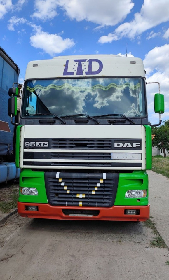 DAF XF95.430 - Trattore stradale: foto 2 DAF XF95.430 - Trattore stradale: foto 2