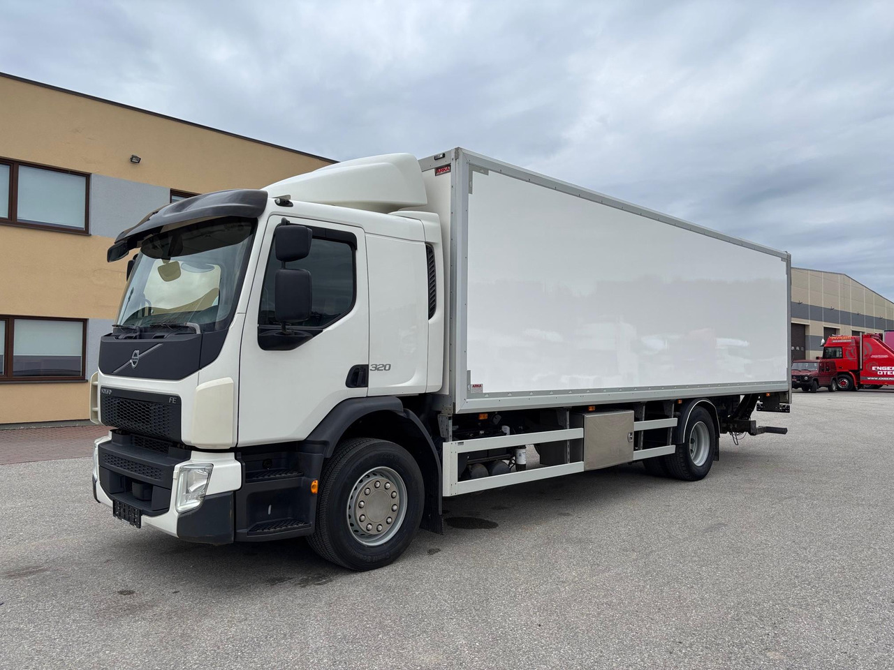 VOLVO FE320 - Autocarro furgonato: foto 3 VOLVO FE320 - Autocarro furgonato: foto 3
