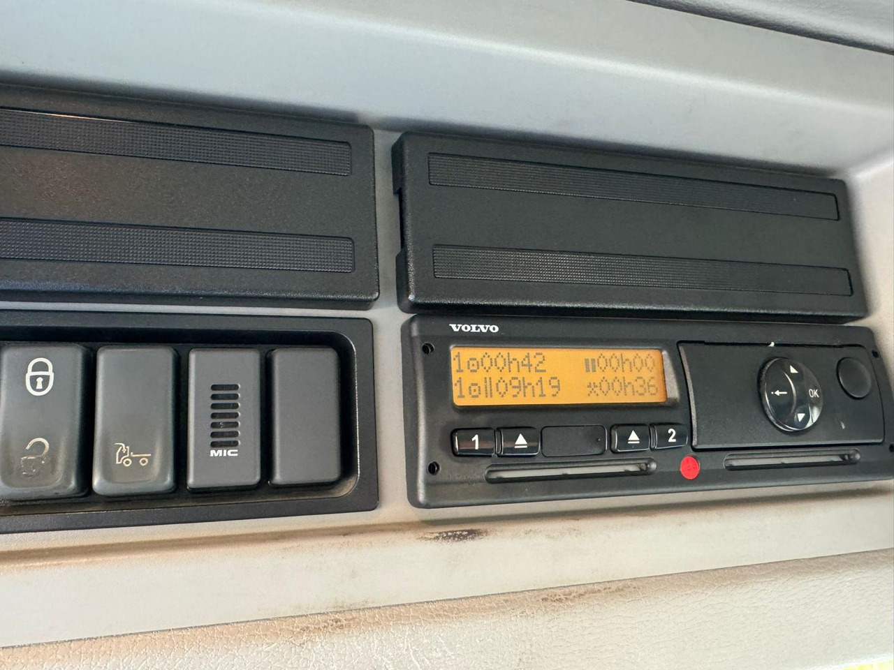 Autocarro furgonato VOLVO FL 240: foto 27