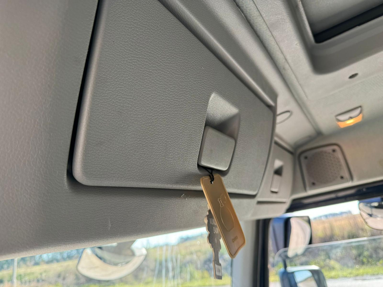 Autocarro furgonato VOLVO FL 240: foto 34