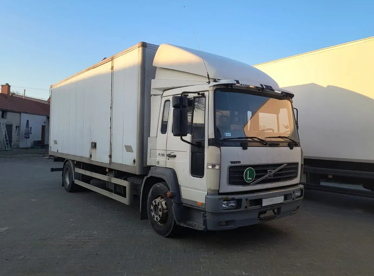 Autocarro furgonato VOLVO FL6.180: foto 1