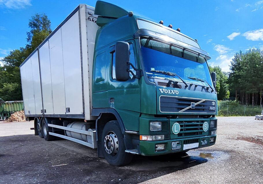 VOLVO FM12 - Autocarro furgonato: foto 1 VOLVO FM12 - Autocarro furgonato: foto 1