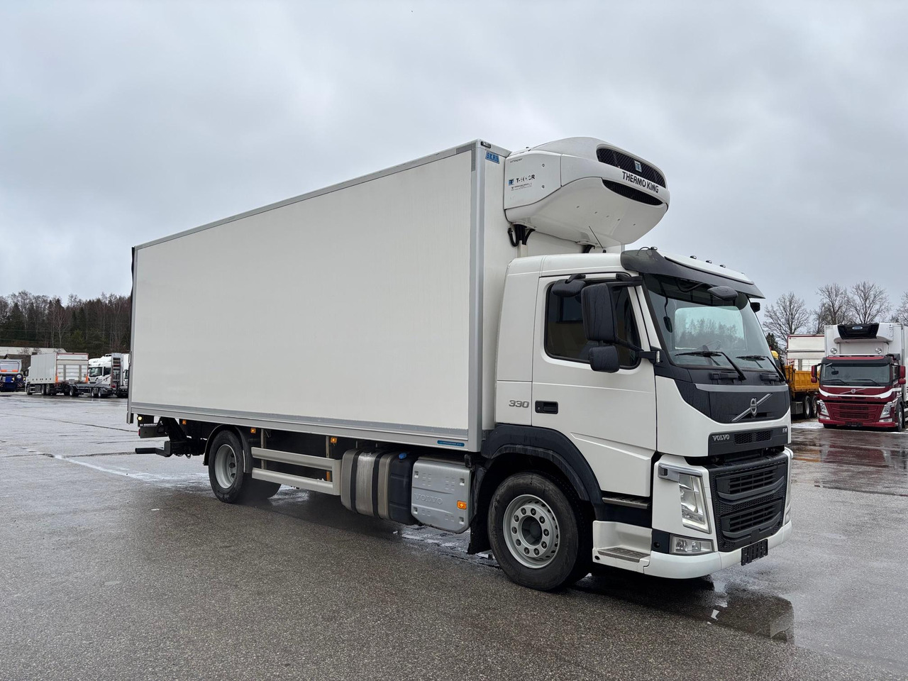 VOLVO FM330 - Autocarro frigorifero: foto 1 VOLVO FM330 - Autocarro frigorifero: foto 1