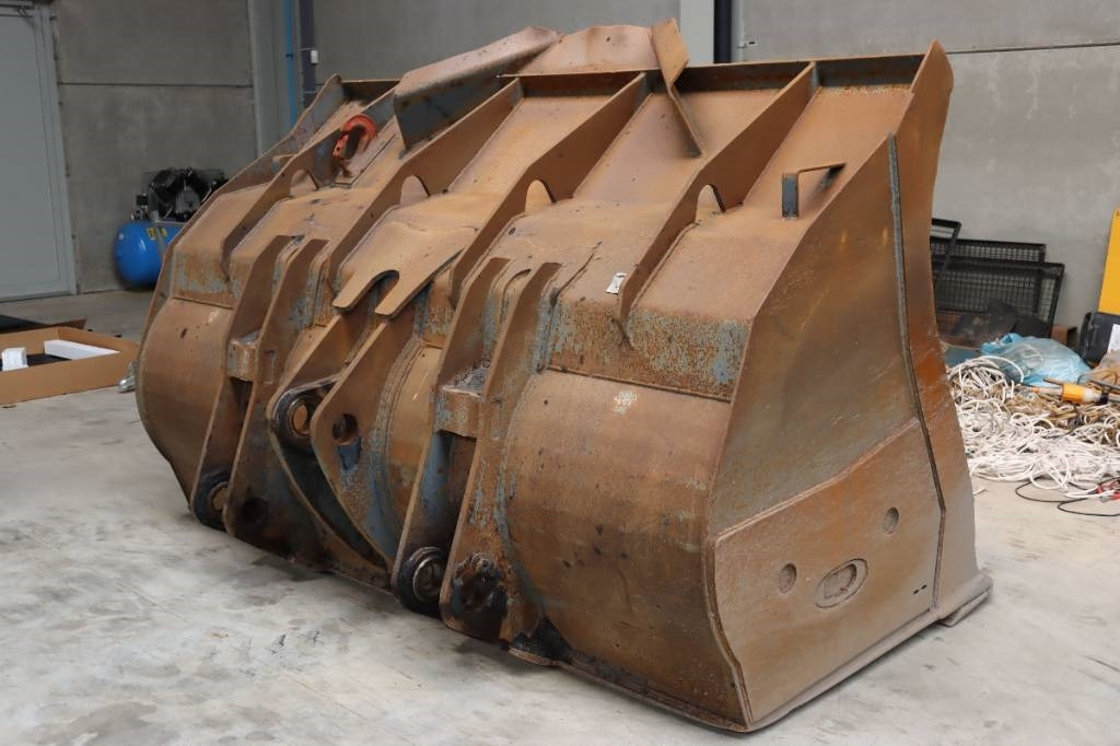 Komatsu WA470 - Benna per pala per Macchina da cantiere: foto 1 Komatsu WA470 - Benna per pala per Macchina da cantiere: foto 1