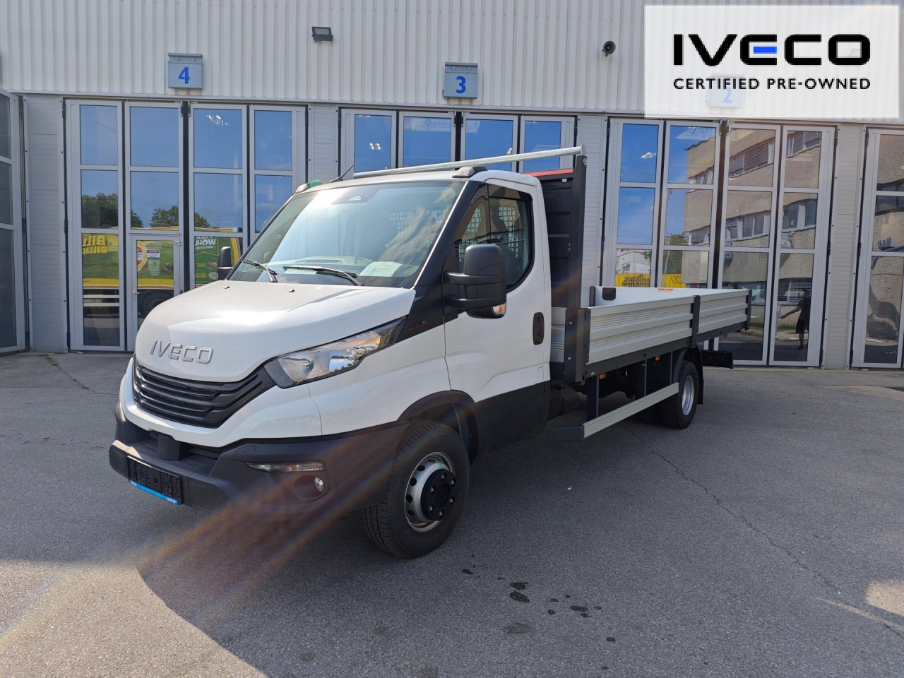 IVECO Pritsche - Autocarro con pianale/ Cassone fisso: foto 1 IVECO Pritsche - Autocarro con pianale/ Cassone fisso: foto 1