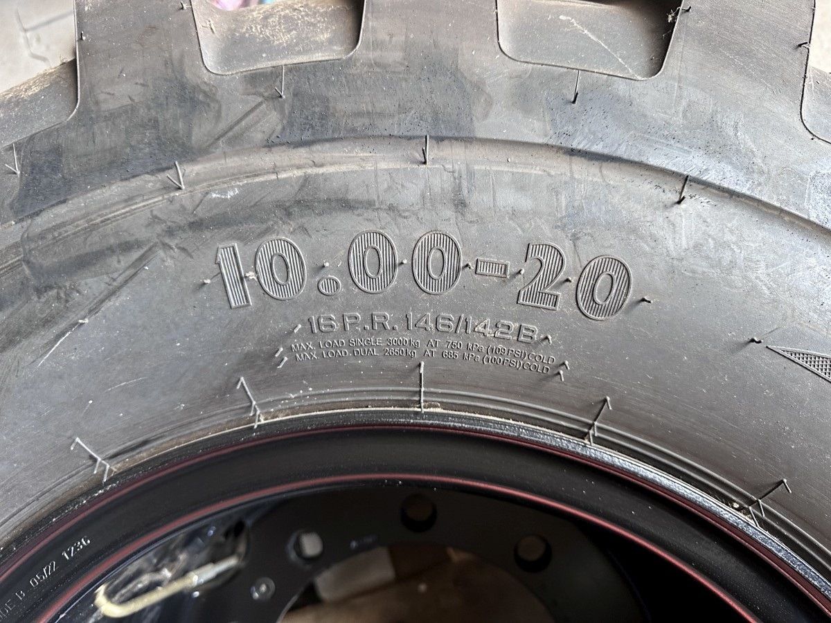 Apollo 10.00 - 20 Apollo Kompletträder - Complet tires - Pneumatico per Escavatore gommato: foto 5 Apollo 10.00 - 20 Apollo Kompletträder - Complet tires - Pneumatico per Escavatore gommato: foto 5