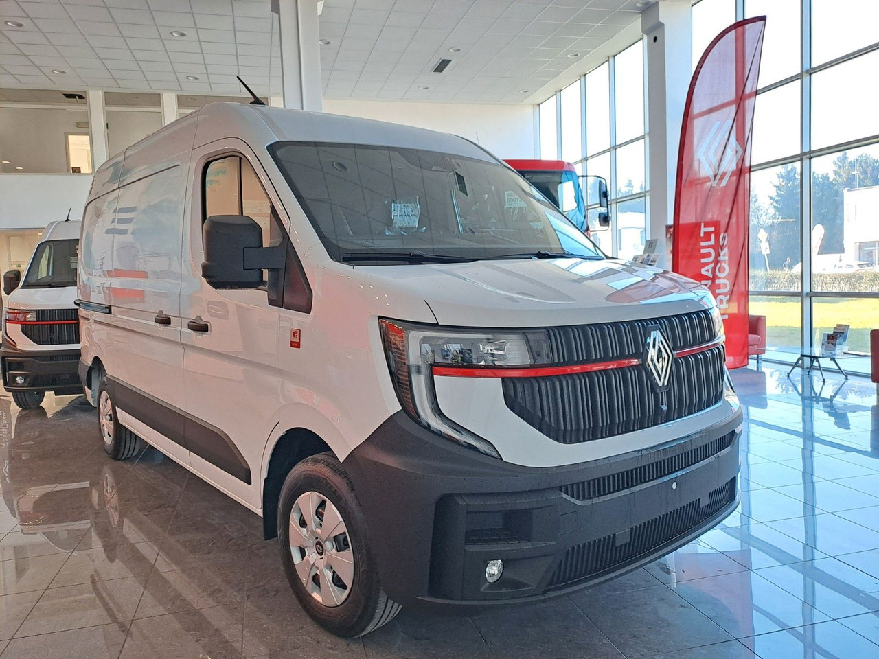 Renault Master L2H2 150 - NAV Klimaaut. Holzb. 270° - Furgone chiuso: foto 2 Renault Master L2H2 150 - NAV Klimaaut. Holzb. 270° - Furgone chiuso: foto 2