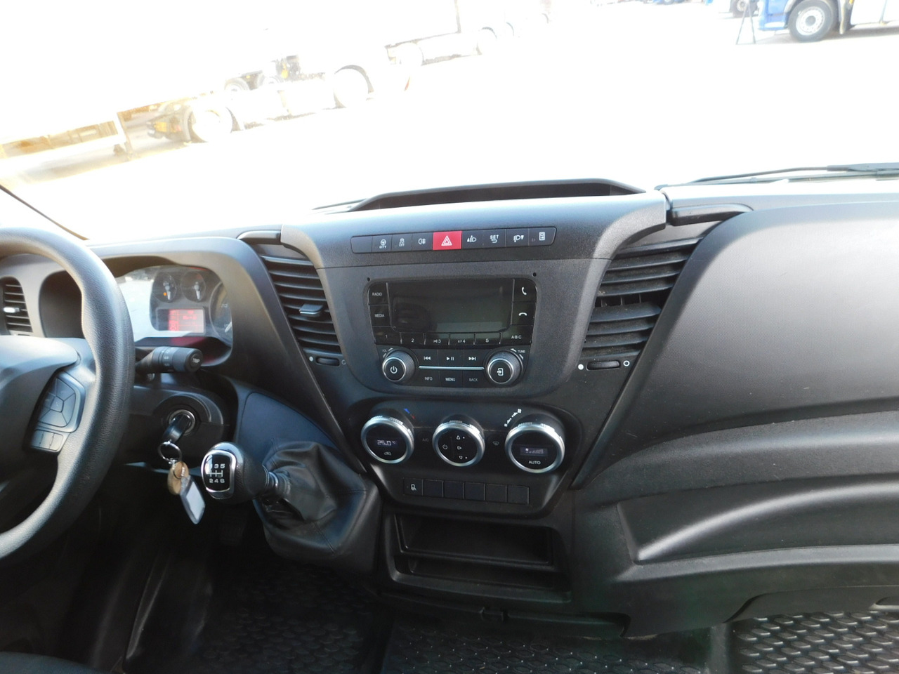 Furgone box Iveco 35c16h30: foto 6