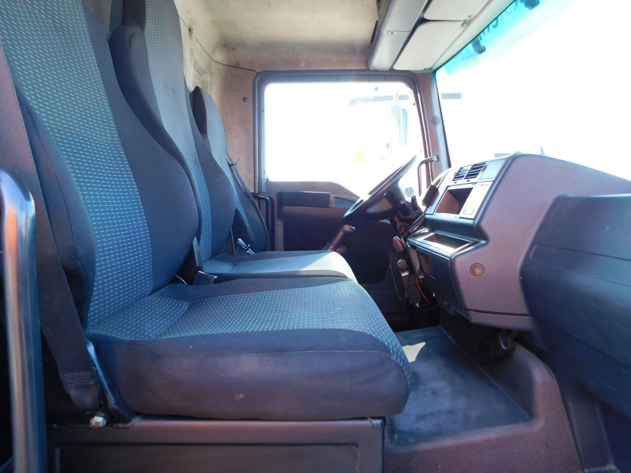 Man Tgl 8180 - Camion centinato: foto 5 Man Tgl 8180 - Camion centinato: foto 5