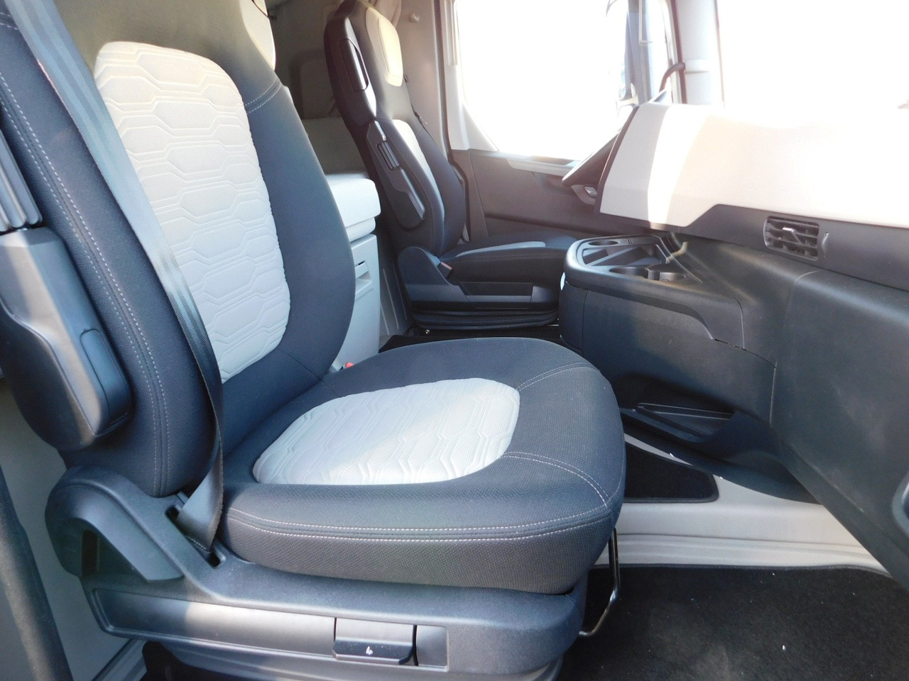 Ford F max ll 4x2 scab e6 eco 16spdamt ecotorq - Trattore stradale: foto 5 Ford F max ll 4x2 scab e6 eco 16spdamt ecotorq - Trattore stradale: foto 5