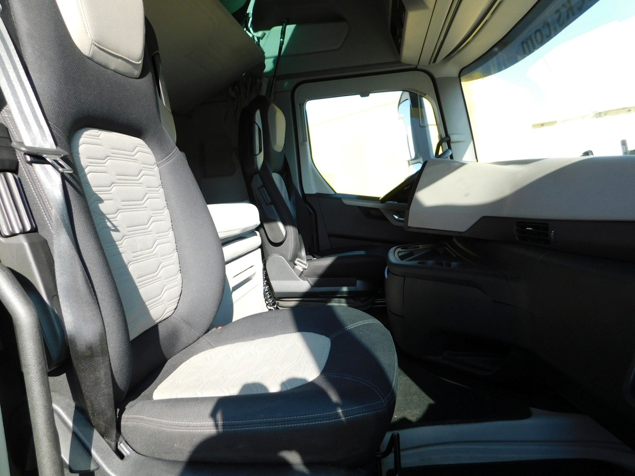 Ford F max ll 4x2 scab e6 eco 16spdamt ecotorq - Trattore stradale: foto 5 Ford F max ll 4x2 scab e6 eco 16spdamt ecotorq - Trattore stradale: foto 5