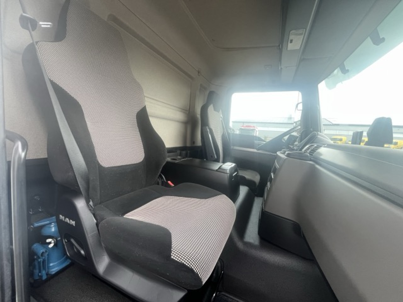 MAN TGM 15.290 4x2 LL Tiefkühler ATP 08.2028 Euro6 - Furgone frigo: foto 4 MAN TGM 15.290 4x2 LL Tiefkühler ATP 08.2028 Euro6 - Furgone frigo: foto 4