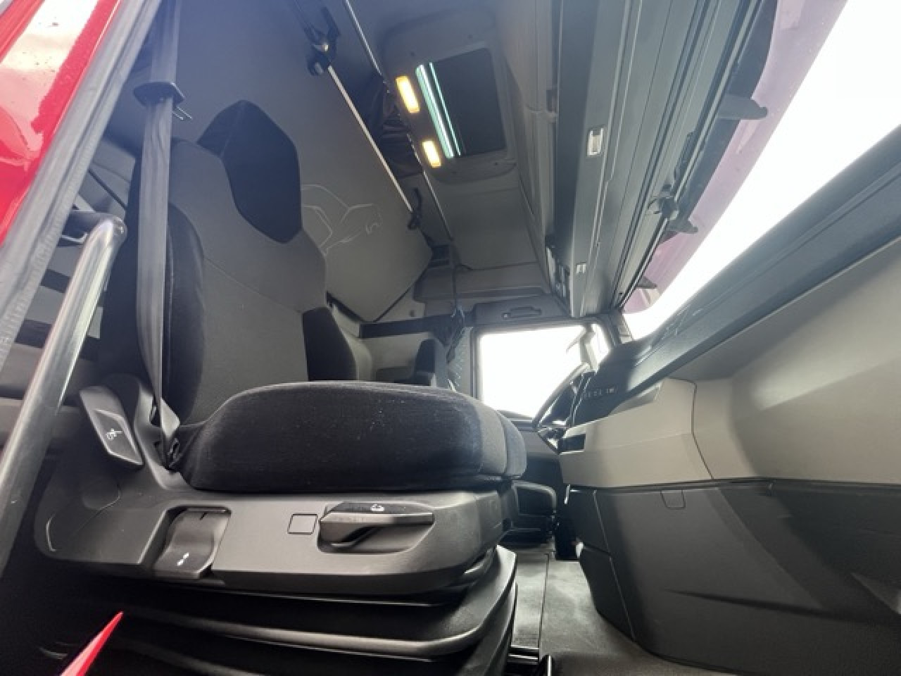 MAN TGX 18.510 4x2 LL SA Euro6 Retarder Klima ZV - Trattore stradale: foto 4 MAN TGX 18.510 4x2 LL SA Euro6 Retarder Klima ZV - Trattore stradale: foto 4