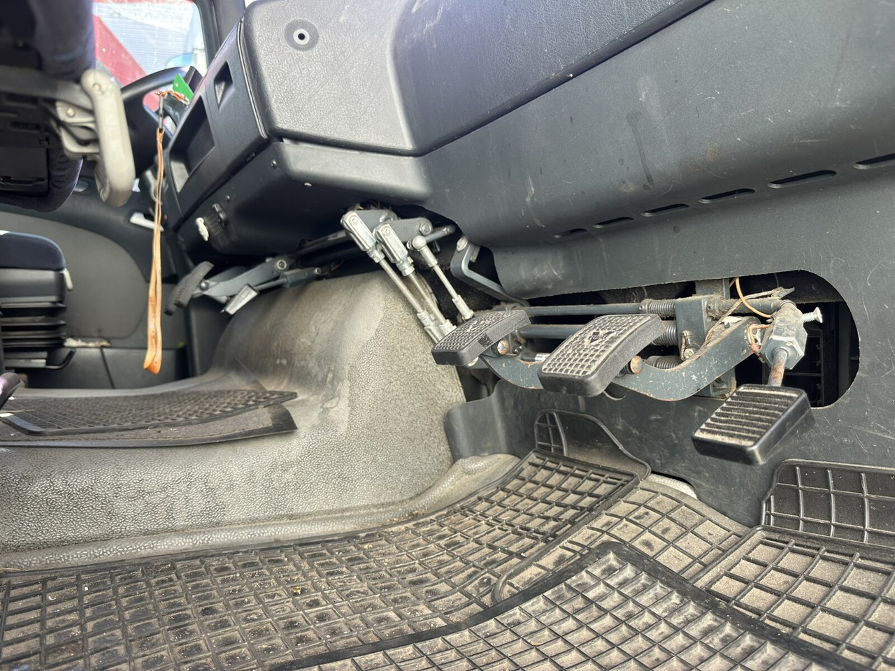 MAN TGA 18.360 LL 4x2 TGA 18.360 LL 4x2, Fahrschule - Camion: foto 2 MAN TGA 18.360 LL 4x2 TGA 18.360 LL 4x2, Fahrschule - Camion: foto 2