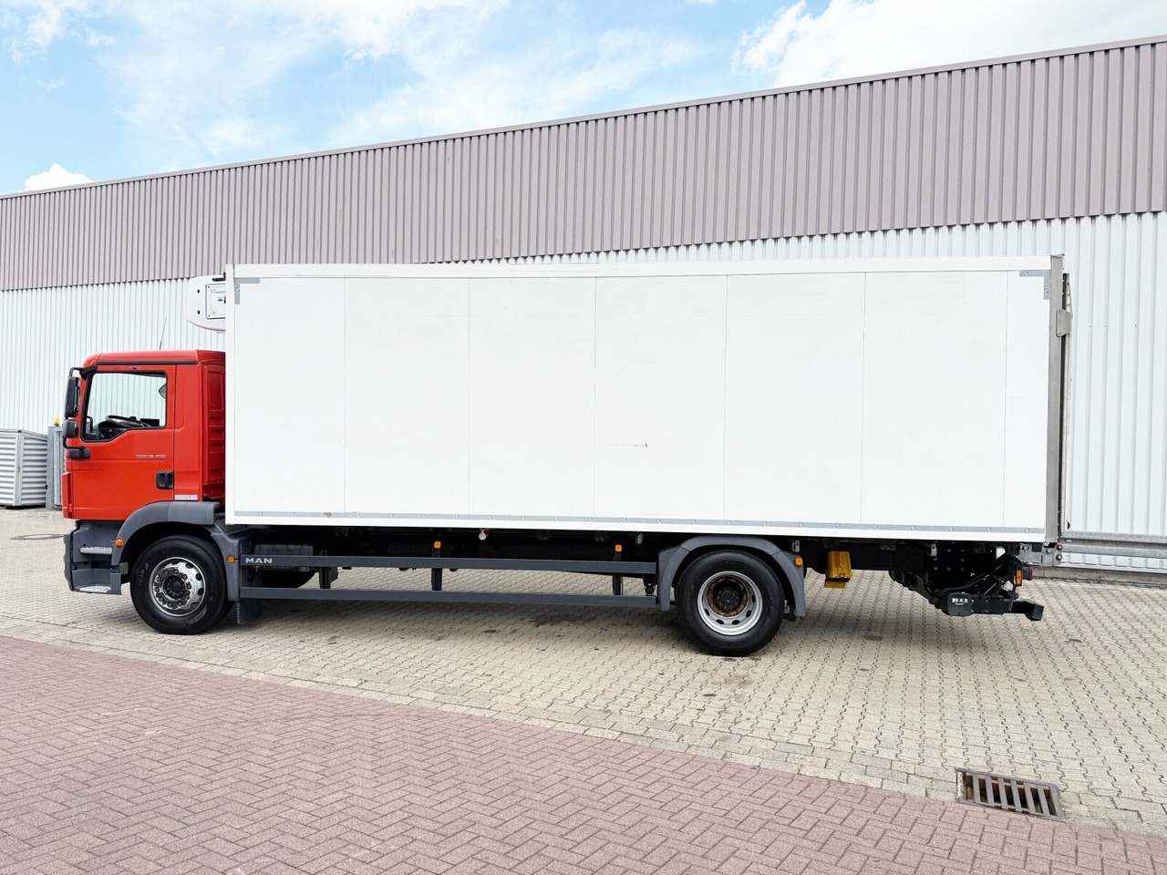 MAN TGM 18.250 4x2 LL TGM 18.250 4x2 LL, Kühlkoffer, Carrier, Trennwand, LBW BÄR - Camion: foto 4 MAN TGM 18.250 4x2 LL TGM 18.250 4x2 LL, Kühlkoffer, Carrier, Trennwand, LBW BÄR - Camion: foto 4