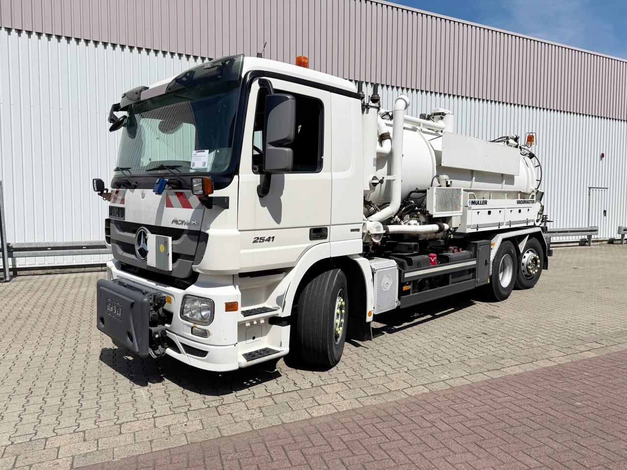 Mercedes-Benz Actros 2541 L 6x2 Actros 2541 L 6x2, Müller Saug-/Spülwagen ca. 12m³, Widi-Platte, Lift-/Lenkachse - Camion: foto 1 Mercedes-Benz Actros 2541 L 6x2 Actros 2541 L 6x2, Müller Saug-/Spülwagen ca. 12m³, Widi-Platte, Lift-/Lenkachse - Camion: foto 1