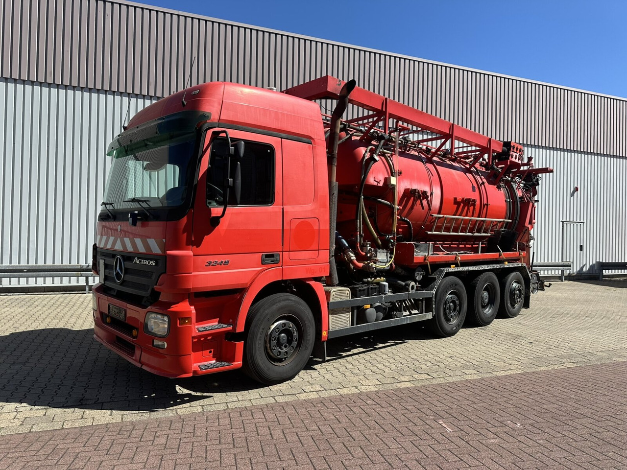Mercedes-Benz Actros 3246 L 8x2 Actros 3246 L 8x2, Hellmers Saug- und Spülwagen ca. 15m³ - Camion: foto 1 Mercedes-Benz Actros 3246 L 8x2 Actros 3246 L 8x2, Hellmers Saug- und Spülwagen ca. 15m³ - Camion: foto 1
