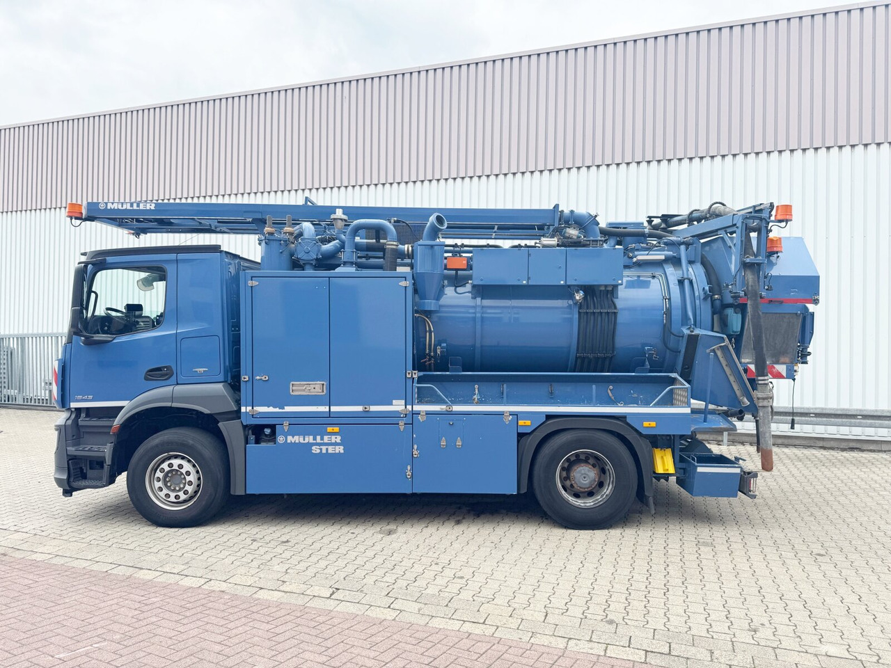 Mercedes-Benz Arocs 1843 L 4x2 Arocs 1843 L 4x2, Müller Canalmaster ca. 8m³, Standheizung, Funk - Camion: foto 5 Mercedes-Benz Arocs 1843 L 4x2 Arocs 1843 L 4x2, Müller Canalmaster ca. 8m³, Standheizung, Funk - Camion: foto 5
