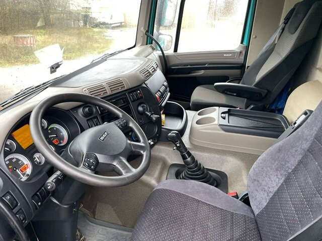 Foto d'interni 1: Autocarro ribaltabile DAF CF 85.460 6x4 CF 85.460 6x4, Bordmatik links