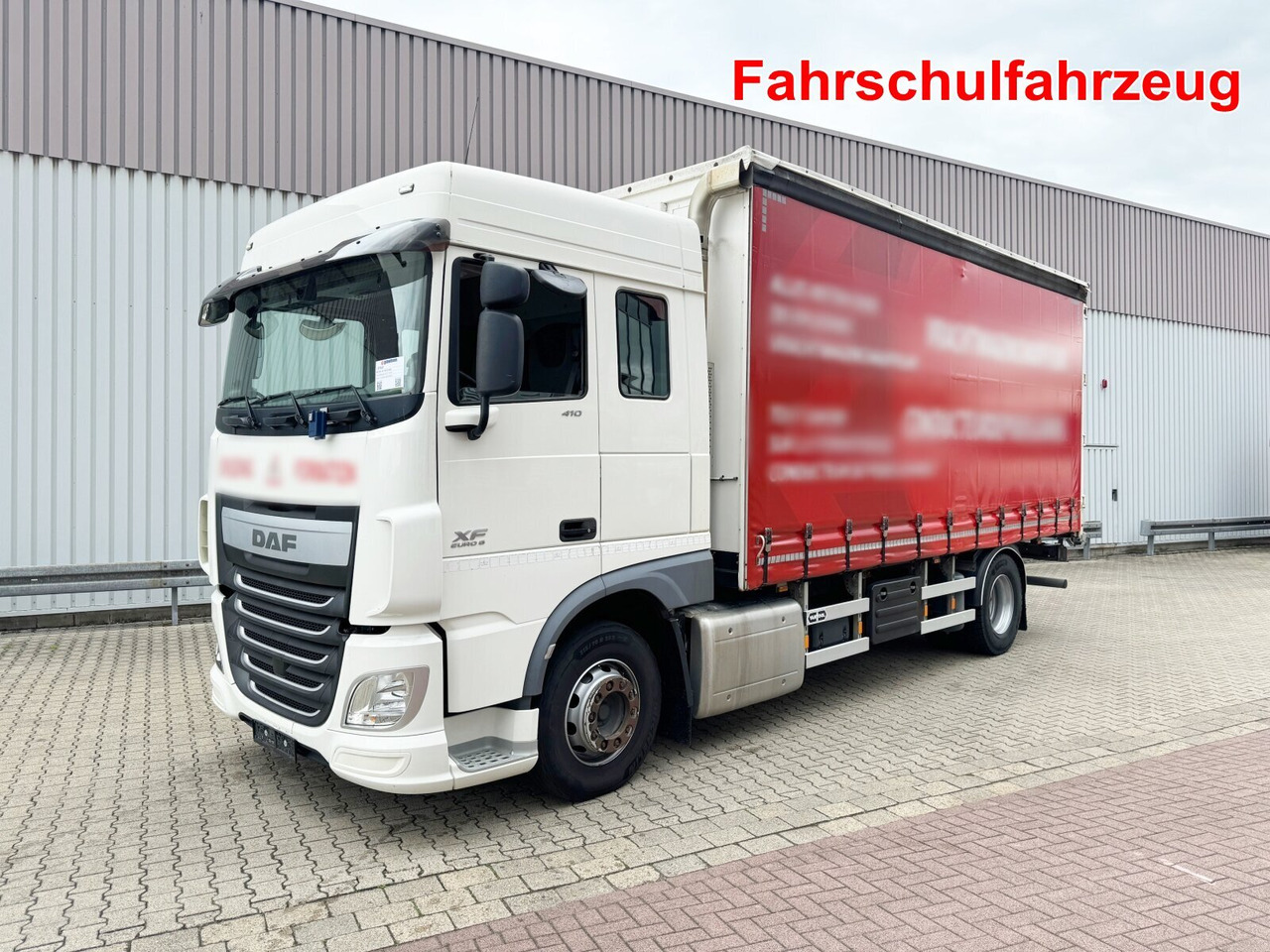 DAF XF 410 FA 4x2 XF 410 FA 4x2, Fahrschule, 2x AHK, 6 Sitze - Autocarro con pianale/ Cassone fisso: foto 1 DAF XF 410 FA 4x2 XF 410 FA 4x2, Fahrschule, 2x AHK, 6 Sitze - Autocarro con pianale/ Cassone fisso: foto 1