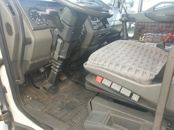 Euro Cargo ML 75E14 4x2 Euro Cargo ML 75E14 4x2 Getränkekoffer, 6-Zylinder-Motor - Autocarro furgonato: foto 2 Euro Cargo ML 75E14 4x2 Euro Cargo ML 75E14 4x2 Getränkekoffer, 6-Zylinder-Motor - Autocarro furgonato: foto 2