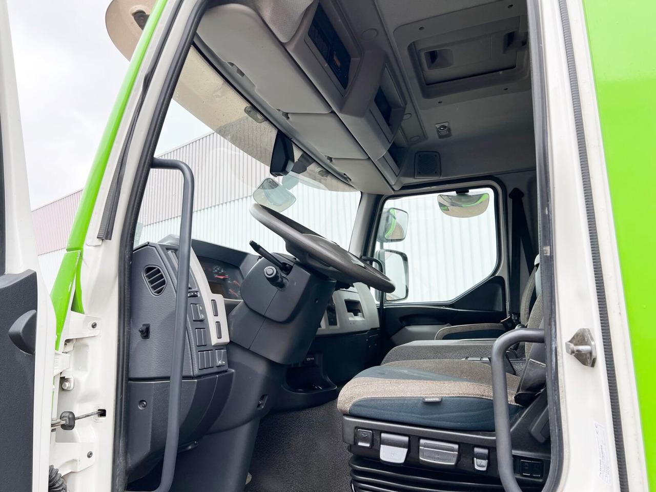 FE 320 4x2 FE 320 4x2 mit Zepro LBW - Autocarro furgonato: foto 2 FE 320 4x2 FE 320 4x2 mit Zepro LBW - Autocarro furgonato: foto 2