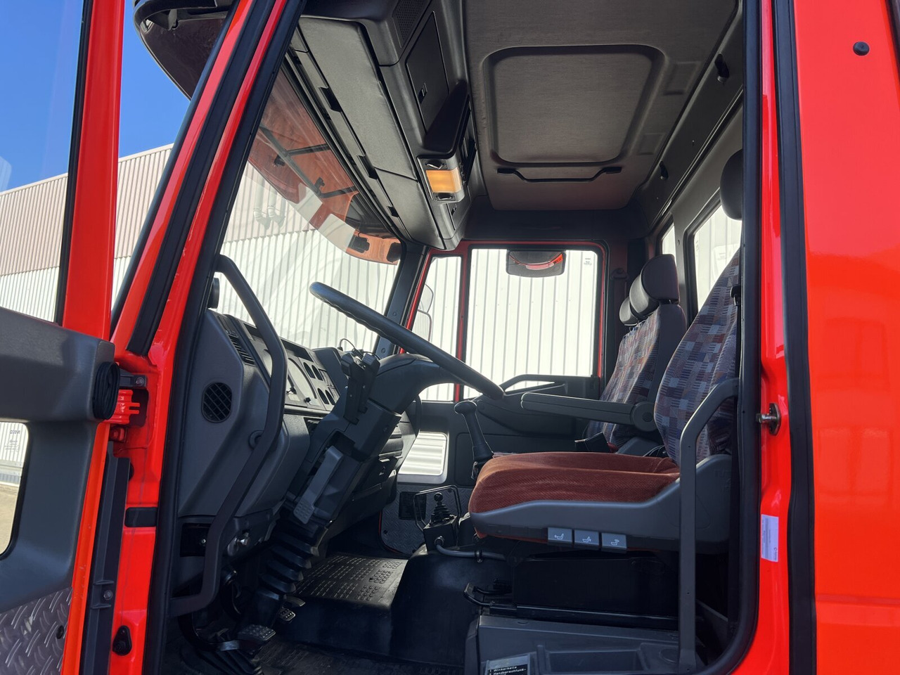 FF 95 E 18 WR 4x4 FF 95 E 18 WR 4x4, 6000l Wassertank - Camion cisterna: foto 2 FF 95 E 18 WR 4x4 FF 95 E 18 WR 4x4, 6000l Wassertank - Camion cisterna: foto 2