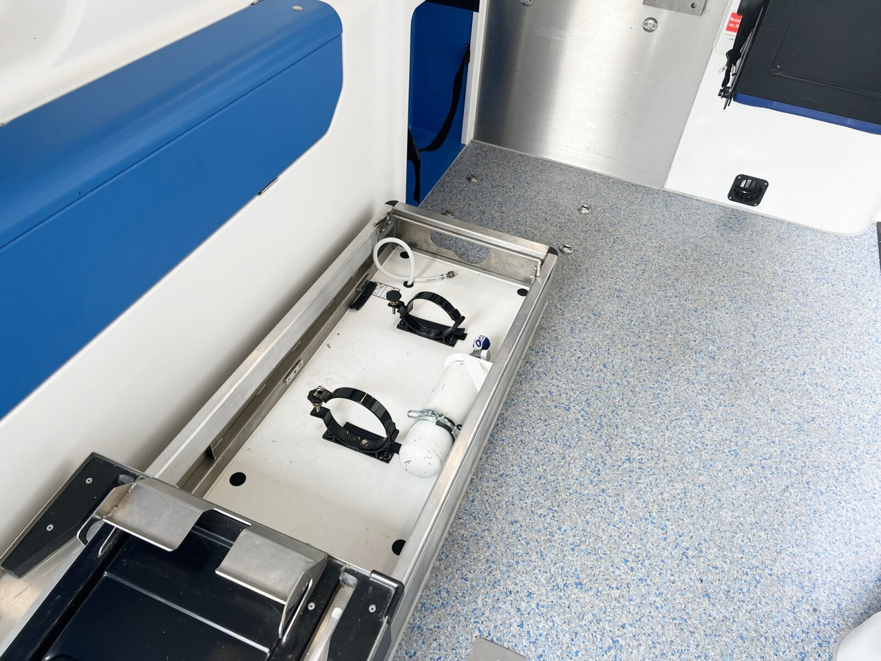 Leasing di Ford Transit 2.2 TDCI 4x2 Transit 2.2 TDCI 4x2, Krankentransporter Ford Transit 2.2 TDCI 4x2 Transit 2.2 TDCI 4x2, Krankentransporter: foto 6