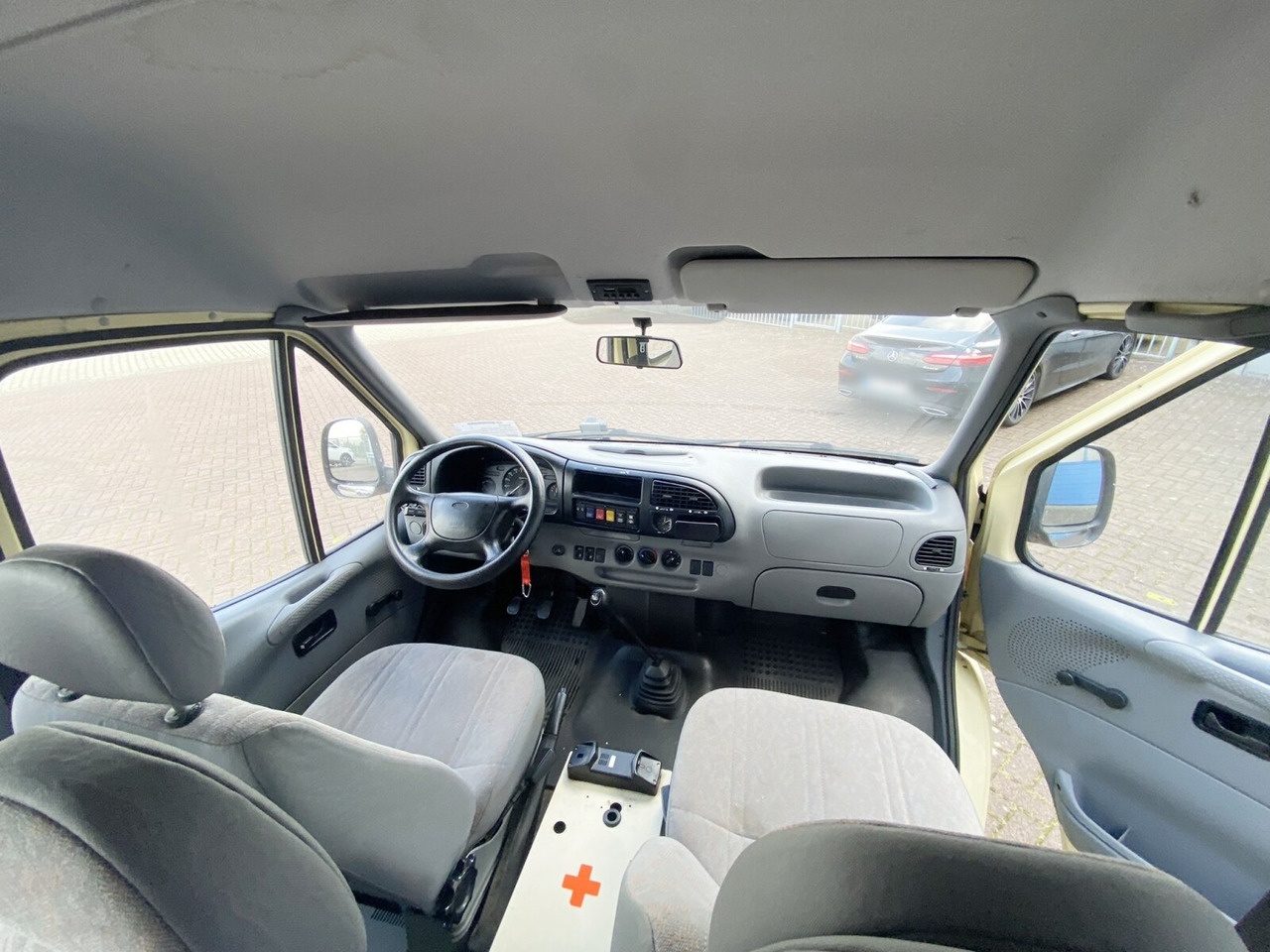 Ford Transit 2.5 4x2 Transit 2.5 4x2, Personentransporter, 8 Sitze - Minibus, Pulmino: foto 5 Ford Transit 2.5 4x2 Transit 2.5 4x2, Personentransporter, 8 Sitze - Minibus, Pulmino: foto 5