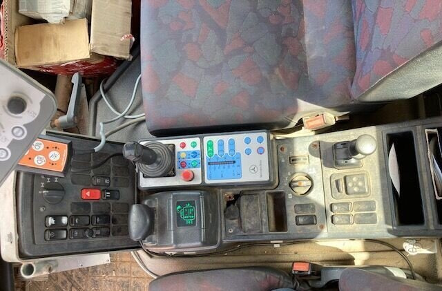 Unimog U300 405/10 4x4 U300 405/10 4x4, Kommunalhydraulik, Frontzapfwelle, Kipper - Furgone: foto 5 Unimog U300 405/10 4x4 U300 405/10 4x4, Kommunalhydraulik, Frontzapfwelle, Kipper - Furgone: foto 5
